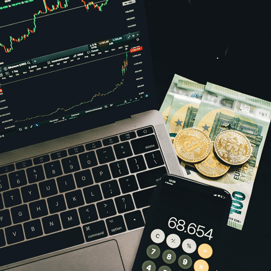 Command Luxerix crypto investment experts team